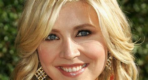 Sarah Chalke’s Measurements: Bra Size, Height, Weight and More